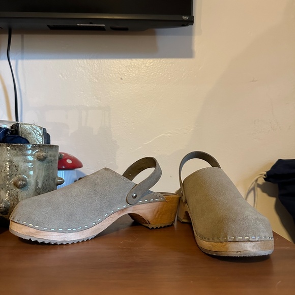 Taupe Suede MIA Clogs - Size 8.5 - Picture 2 of 8